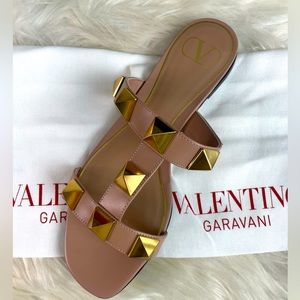 Valentino Garavani
Roman Stud Flat Slide Sandals